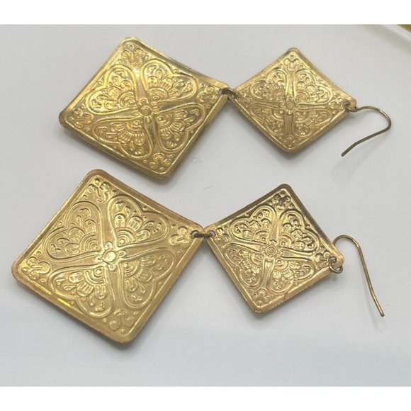 Allison Reed Floral Earrings Vintage Gold Tone Red Square Dangle Embossed - Picture 3 of 6